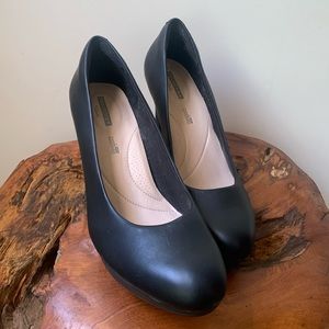 NWT Clark’s Adriel Viola Heel Black Size 9.5 M